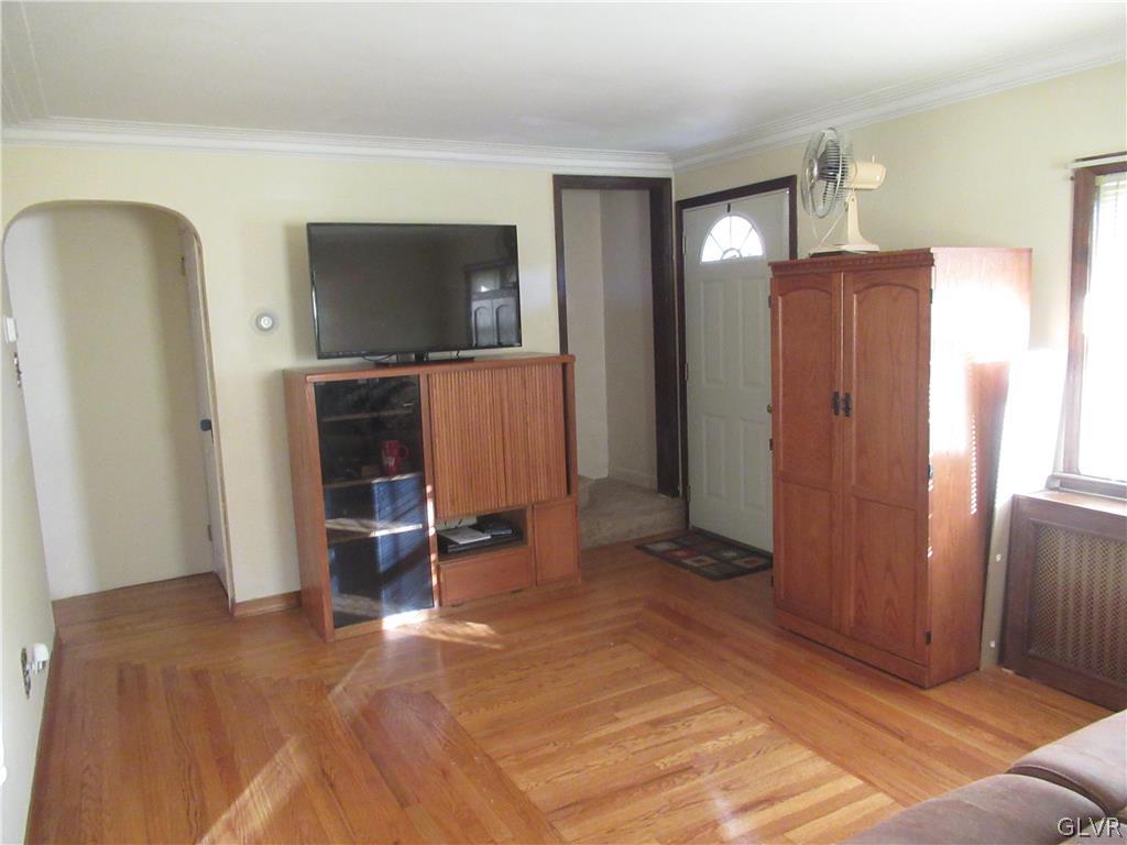 1241 Salisbury Road Allentown, PA 18103 - Photo 5 of 39 Lots of natural lighting