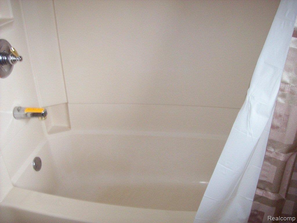 23872 West Lebost Novi, MI 48375 - Photo 18 of 22 100_5249