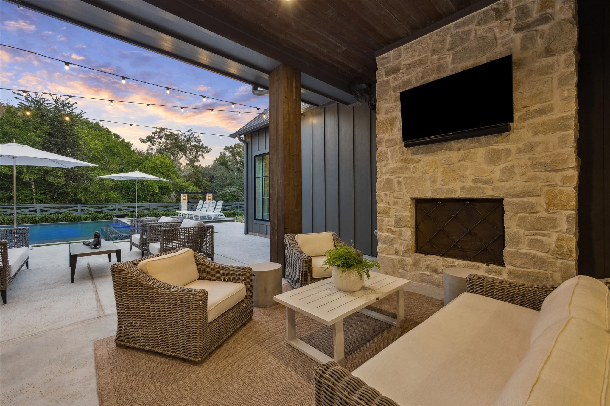 1525 Travis Street Columbus, TX 78934 - Photo 33 of 43