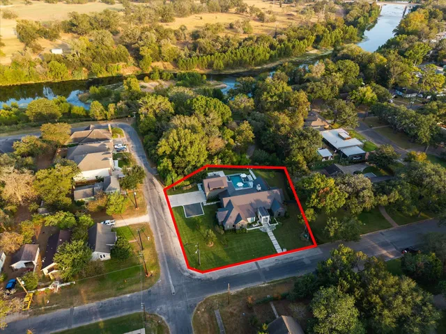 an aerial view of a yard