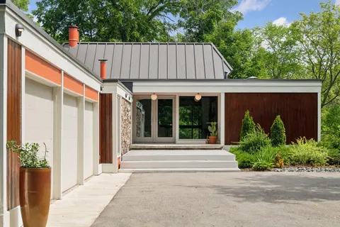 $1,095,000 | 5 South Brown Road, Orono, MN 55356