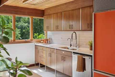 $1,095,000 | 5 South Brown Road, Orono, MN 55356