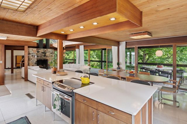 $1,095,000 | 5 South Brown Road, Orono, MN 55356