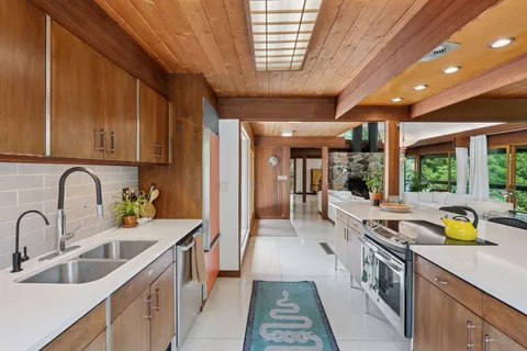 $1,095,000 | 5 South Brown Road, Orono, MN 55356