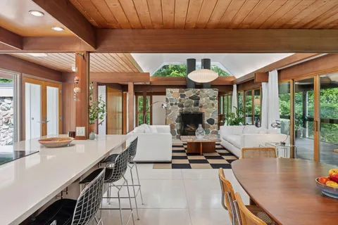 $1,095,000 | 5 South Brown Road, Orono, MN 55356