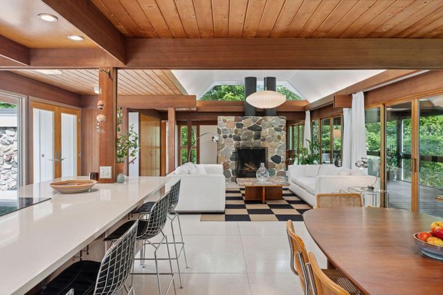 $1,095,000 | 5 South Brown Road, Orono, MN 55356