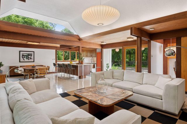 $1,095,000 | 5 South Brown Road, Orono, MN 55356