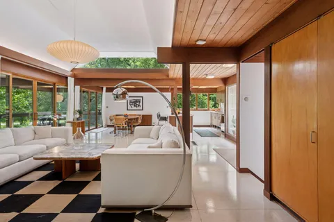 $1,095,000 | 5 South Brown Road, Orono, MN 55356