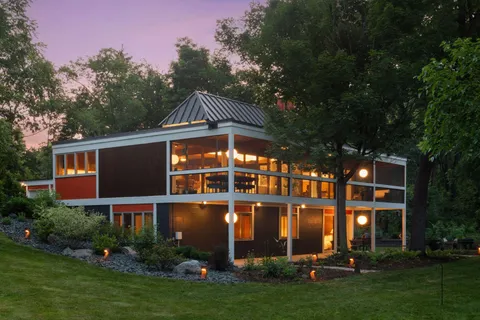 $1,095,000 | 5 South Brown Road, Orono, MN 55356