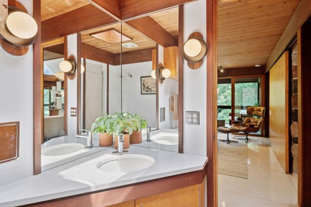 $1,095,000 | 5 South Brown Road, Orono, MN 55356