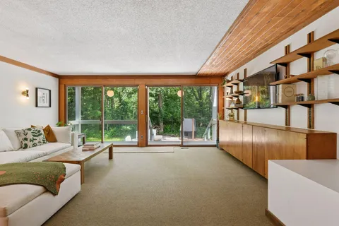 $1,095,000 | 5 South Brown Road, Orono, MN 55356