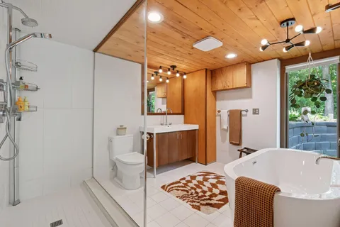 $1,095,000 | 5 South Brown Road, Orono, MN 55356