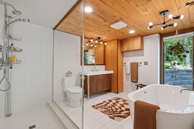 $1,095,000 | 5 South Brown Road, Orono, MN 55356