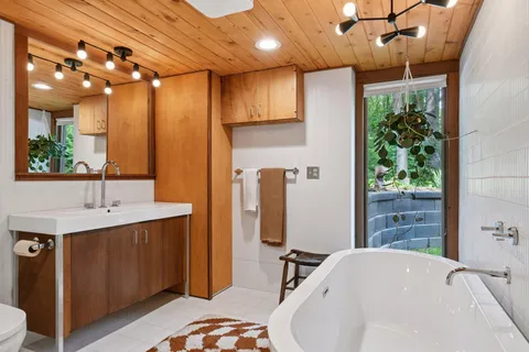 $1,095,000 | 5 South Brown Road, Orono, MN 55356