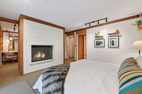 $1,095,000 | 5 South Brown Road, Orono, MN 55356