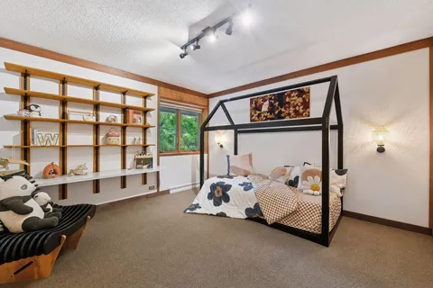 $1,095,000 | 5 South Brown Road, Orono, MN 55356