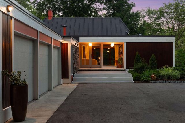 $1,095,000 | 5 South Brown Road, Orono, MN 55356