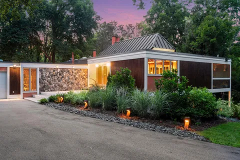 $1,095,000 | 5 South Brown Road, Orono, MN 55356