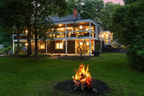 $1,095,000 | 5 South Brown Road, Orono, MN 55356