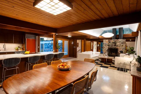 $1,095,000 | 5 South Brown Road, Orono, MN 55356