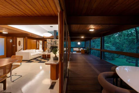 $1,095,000 | 5 South Brown Road, Orono, MN 55356