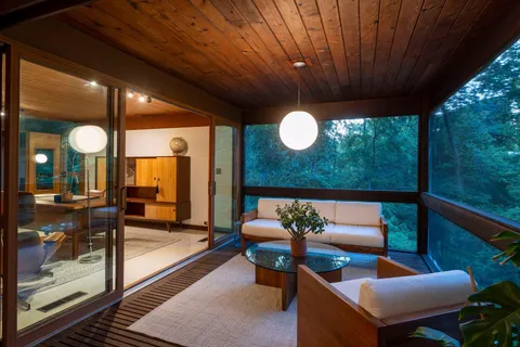 $1,095,000 | 5 South Brown Road, Orono, MN 55356