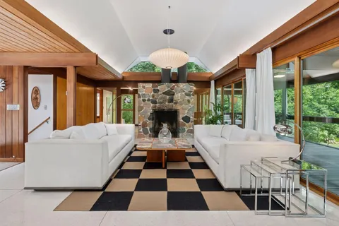 $1,095,000 | 5 South Brown Road, Orono, MN 55356