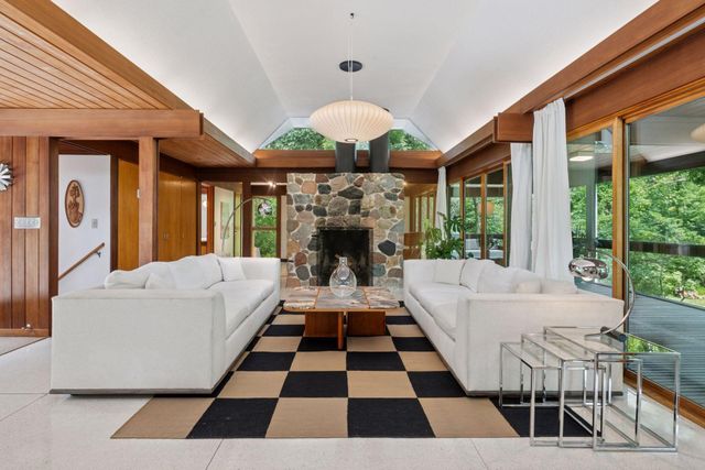 $1,095,000 | 5 South Brown Road, Orono, MN 55356