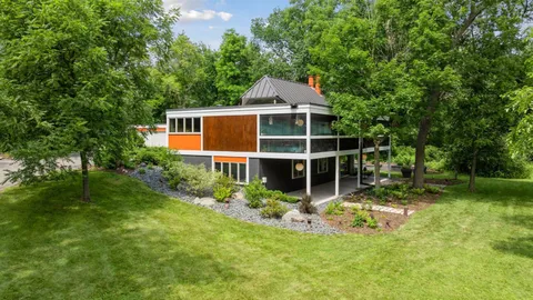 $1,095,000 | 5 South Brown Road, Orono, MN 55356