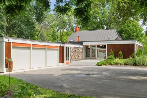 $1,095,000 | 5 South Brown Road, Orono, MN 55356