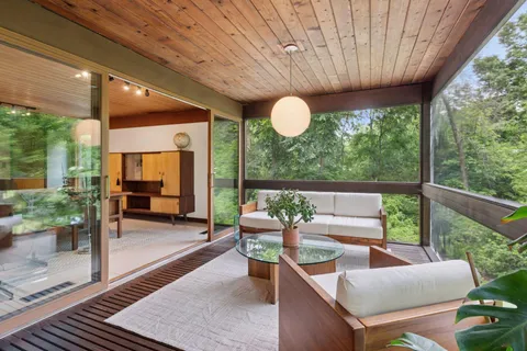 $1,095,000 | 5 South Brown Road, Orono, MN 55356