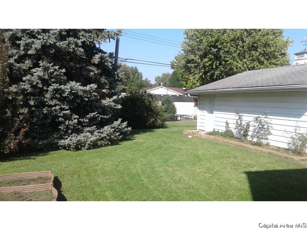 2117 Blackhawk Road Springfield, IL 62702 - Photo 14 of 36