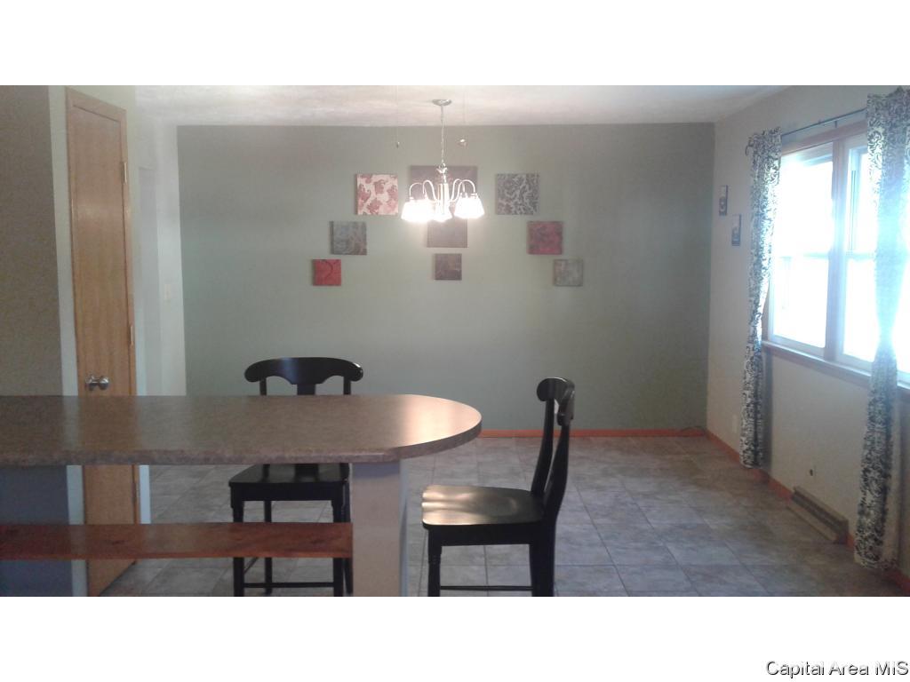 2117 Blackhawk Road Springfield, IL 62702 - Photo 18 of 36