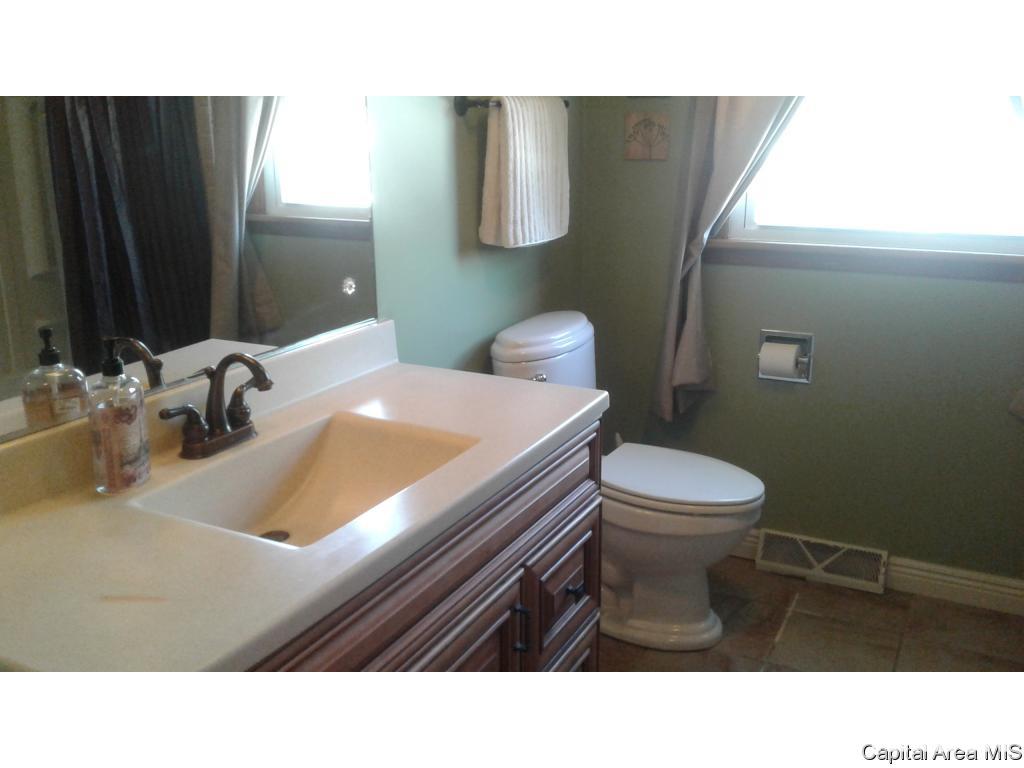 2117 Blackhawk Road Springfield, IL 62702 - Photo 21 of 36