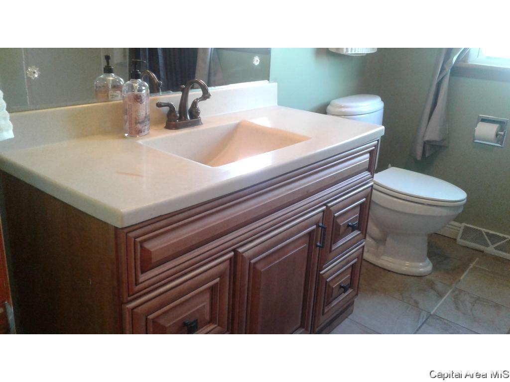 2117 Blackhawk Road Springfield, IL 62702 - Photo 22 of 36