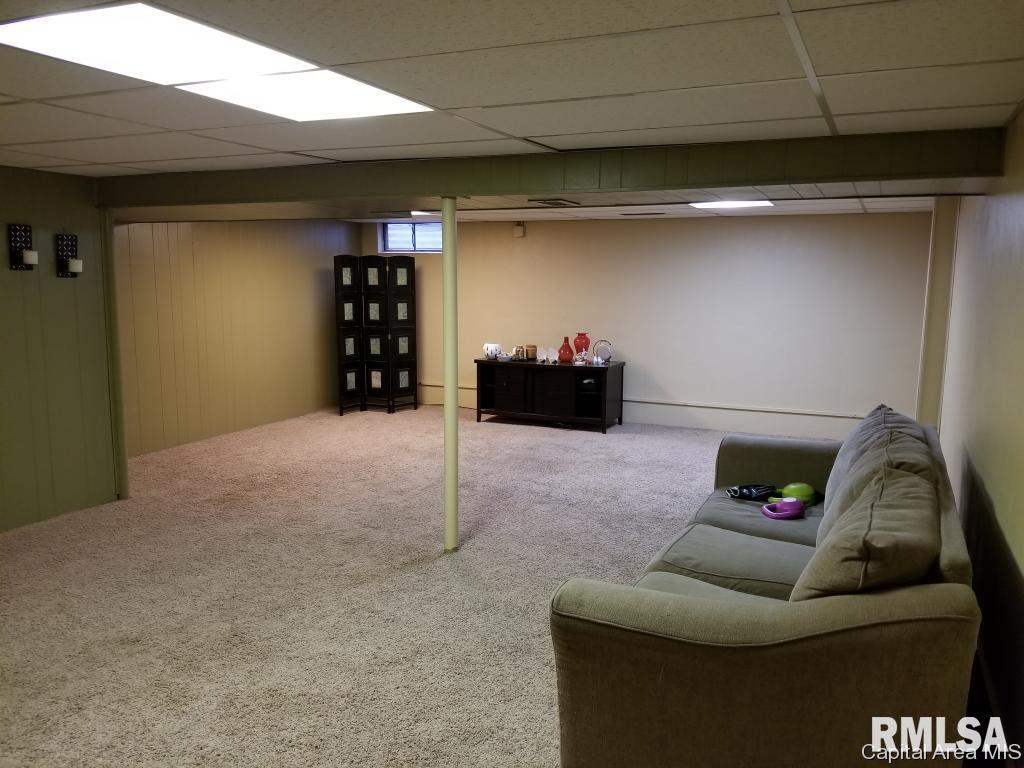 2117 Blackhawk Road Springfield, IL 62702 - Photo 29 of 36