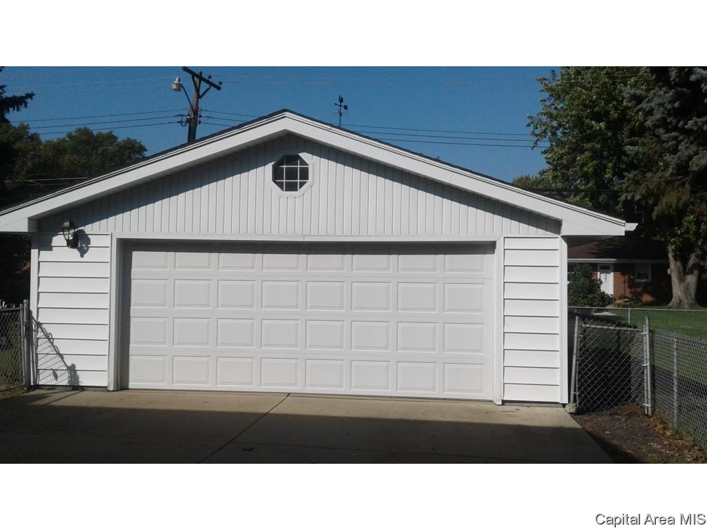 2117 Blackhawk Road Springfield, IL 62702 - Photo 34 of 36