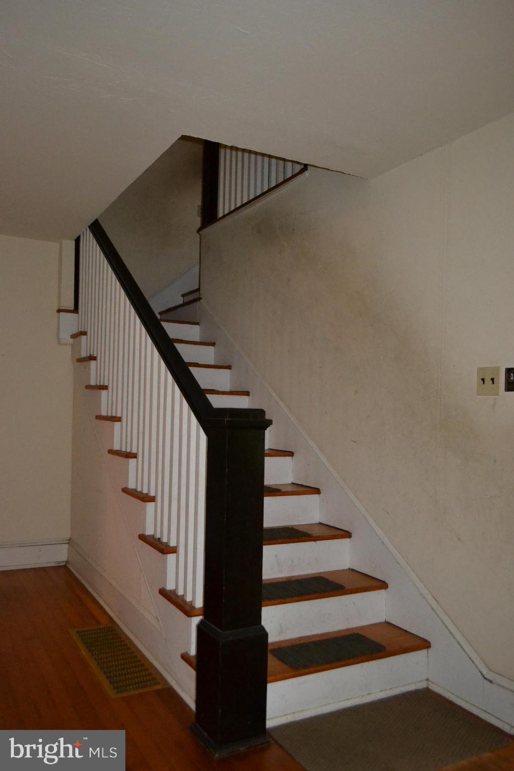 109 Locust Lane Elkton, MD 21921 - Photo 9 of 47 Attractive staircase