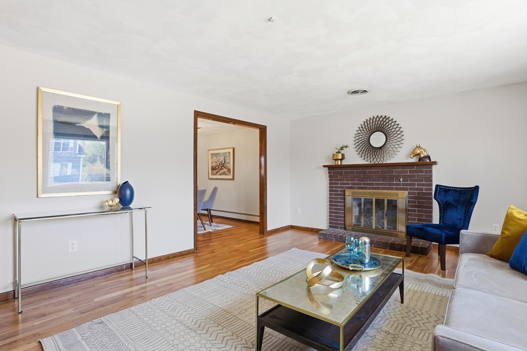 175 Mallard Way Waltham, MA 02452 - Photo 4 of 35