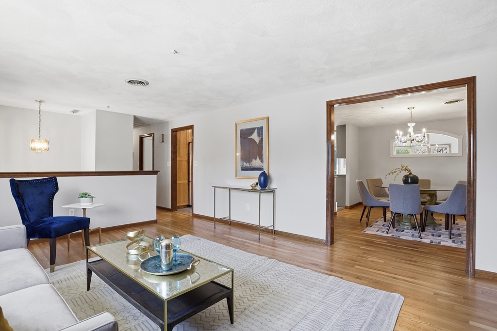 175 Mallard Way Waltham, MA 02452 - Photo 5 of 35