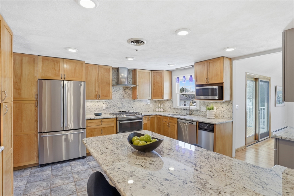 175 Mallard Way Waltham, MA 02452 - Photo 8 of 35