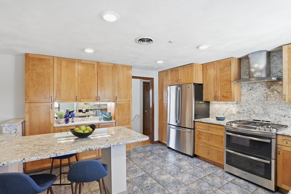 175 Mallard Way Waltham, MA 02452 - Photo 9 of 35