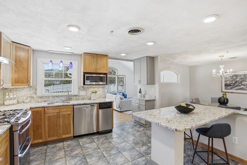 175 Mallard Way Waltham, MA 02452 - Photo 10 of 35