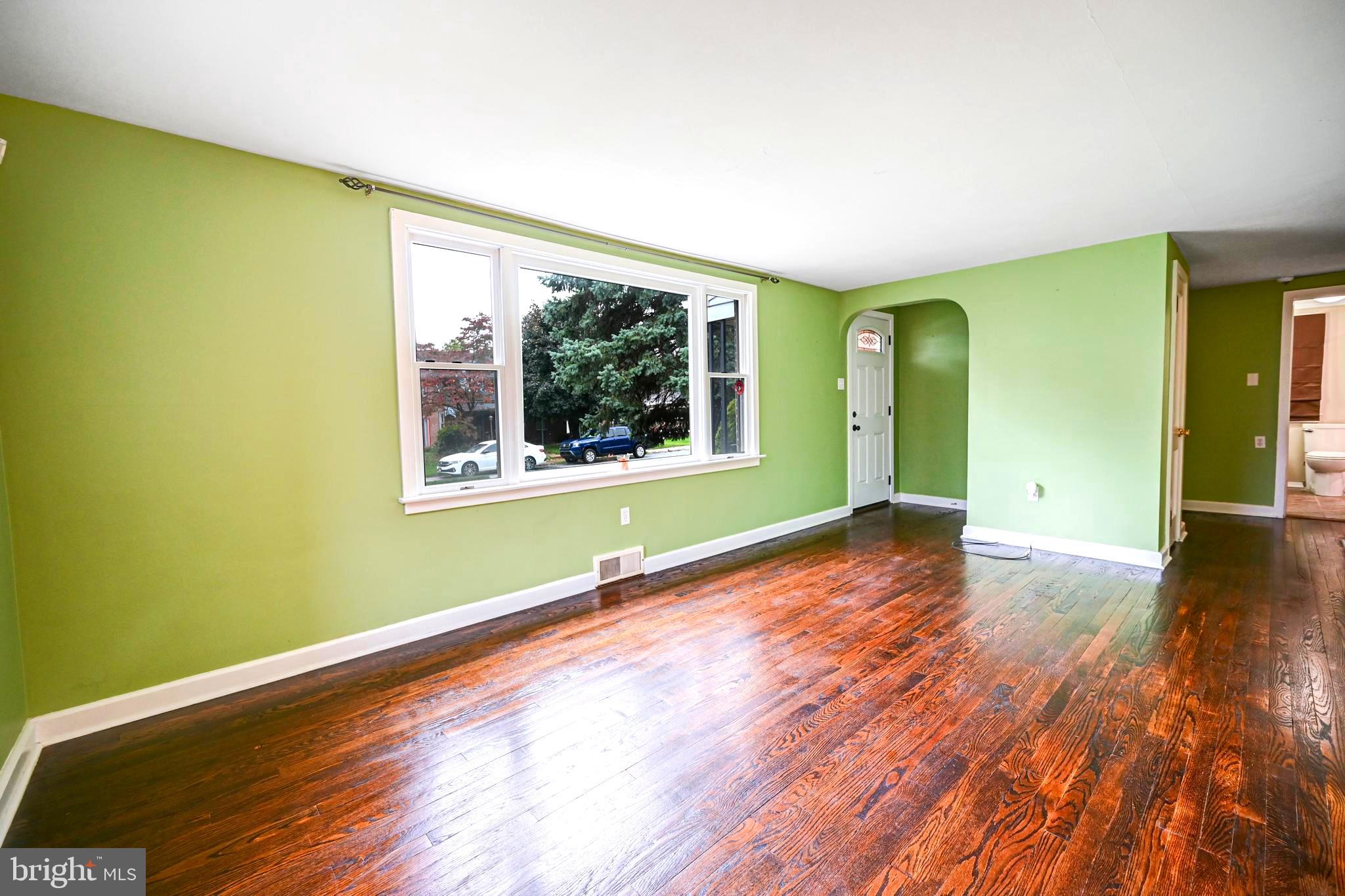 1995 Filbert Street York, PA 17404 - Photo 4 of 39 Gallery Image 4