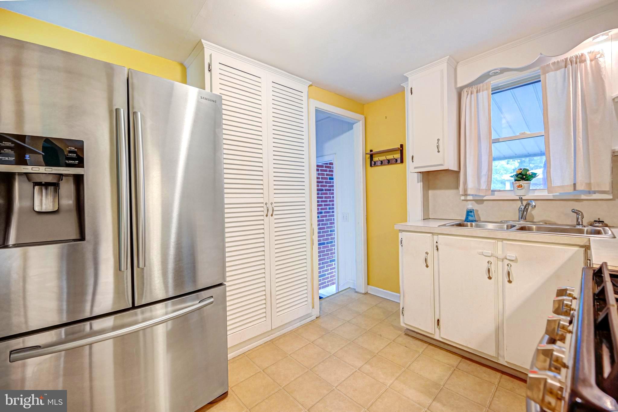 1995 Filbert Street York, PA 17404 - Photo 7 of 39 Gallery Image 7