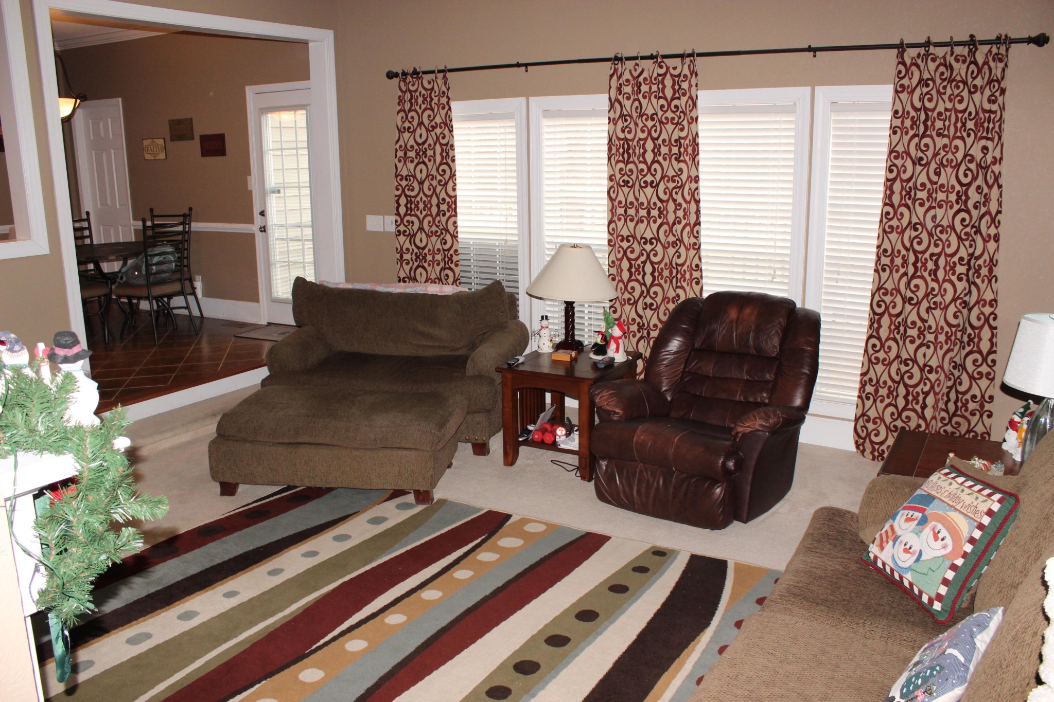 1016 Mountain Road Clinton, TN 37716 - Photo 16 of 30 a living room with furniture and a potted plant