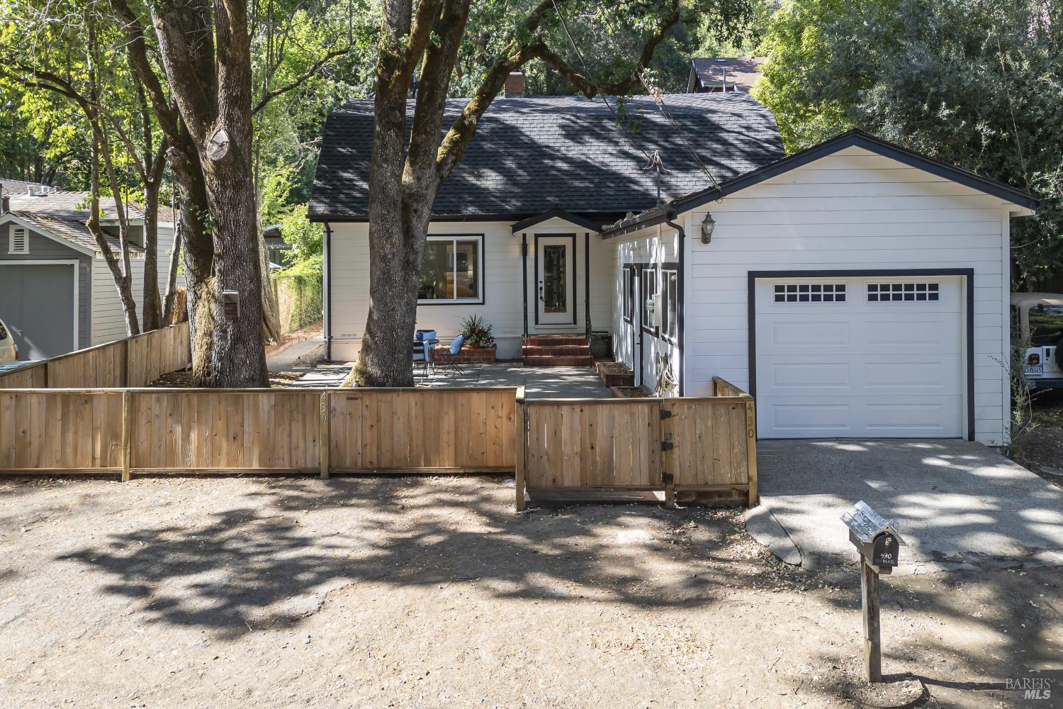 a view of backyard of the house