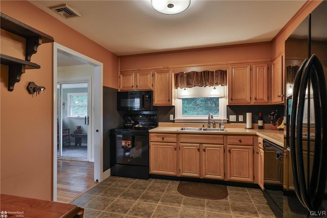 1900 Riverbend Road Allentown, PA 18103 - Photo 16 of 48 Gallery Image 16