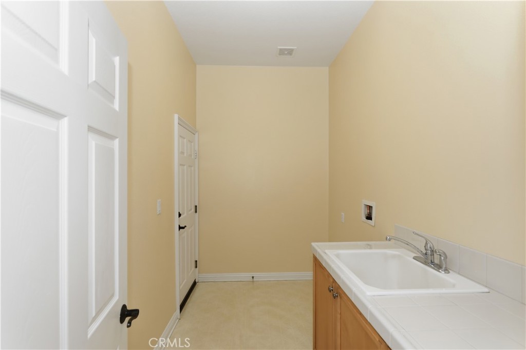 16861 Ridge Cliff Drive Riverside, CA 92503 - Photo 18 of 61 Laundry Room