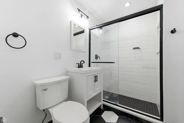 $1,900 | 5250 West Grace Street, Unit 2, Chicago, IL 60641